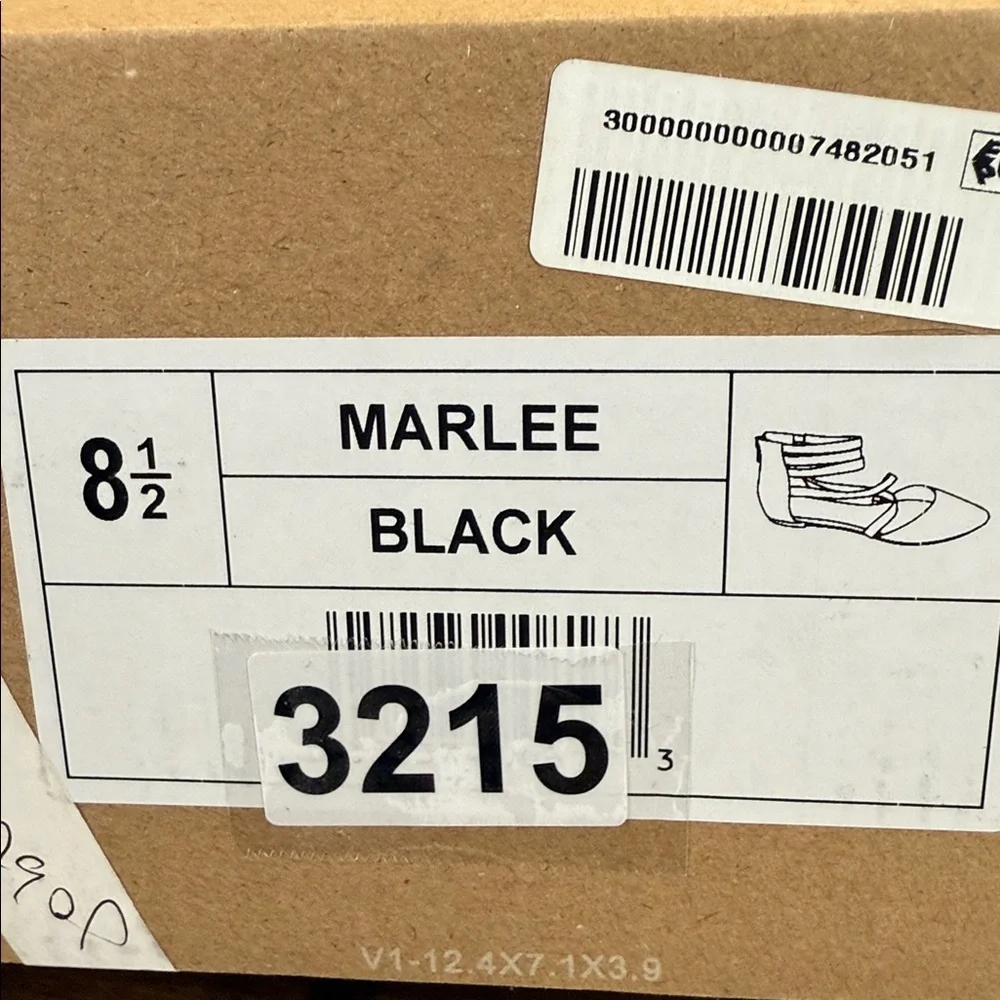 Journee Collection Marlee Black Flat Size 8.5